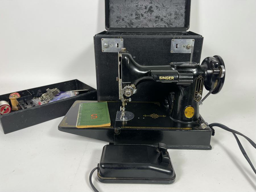 Singer Featherweight Sewing Machine Model 221-1 In Great Condition With Case, Accessories And Original Manual