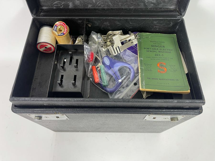 Singer Featherweight Sewing Machine Model 221-1 In Great Condition With Case, Accessories And Original Manual [Photo 10]