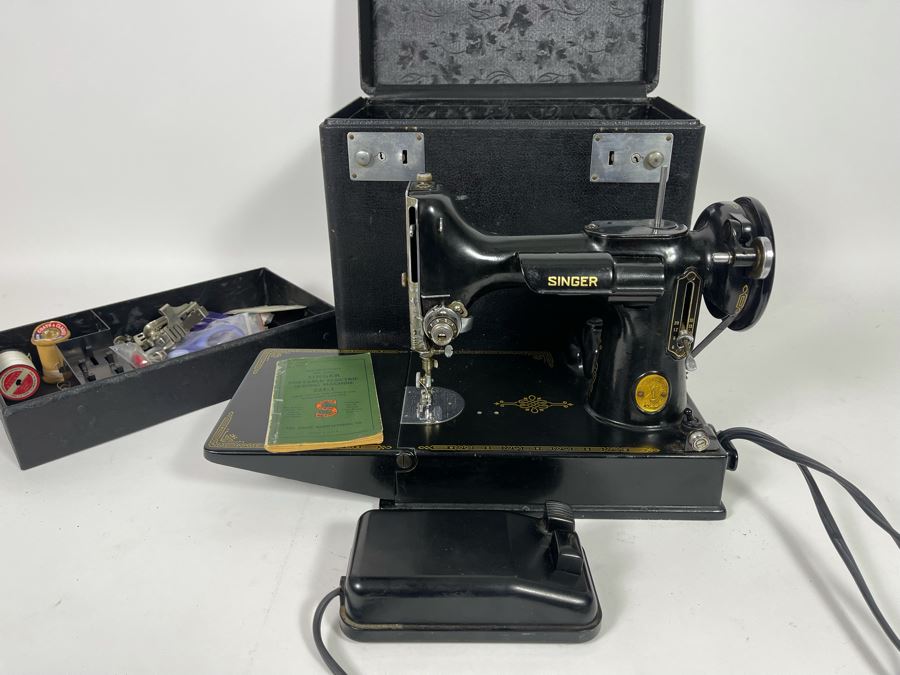 Singer Featherweight Sewing Machine Model 221-1 In Great Condition With Case, Accessories And Original Manual [Photo 2]