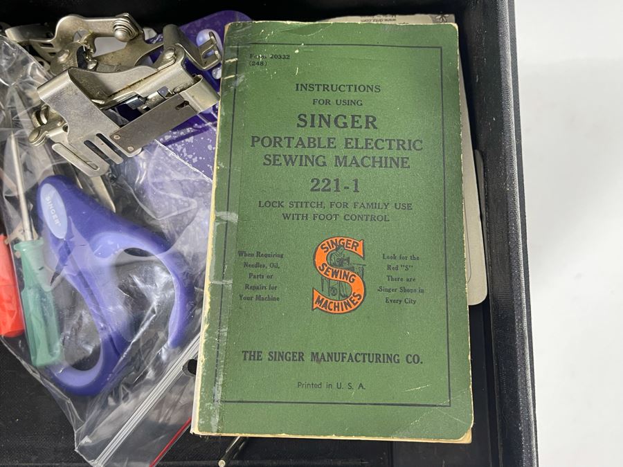 Singer Featherweight Sewing Machine Model 221-1 In Great Condition With Case, Accessories And Original Manual [Photo 12]