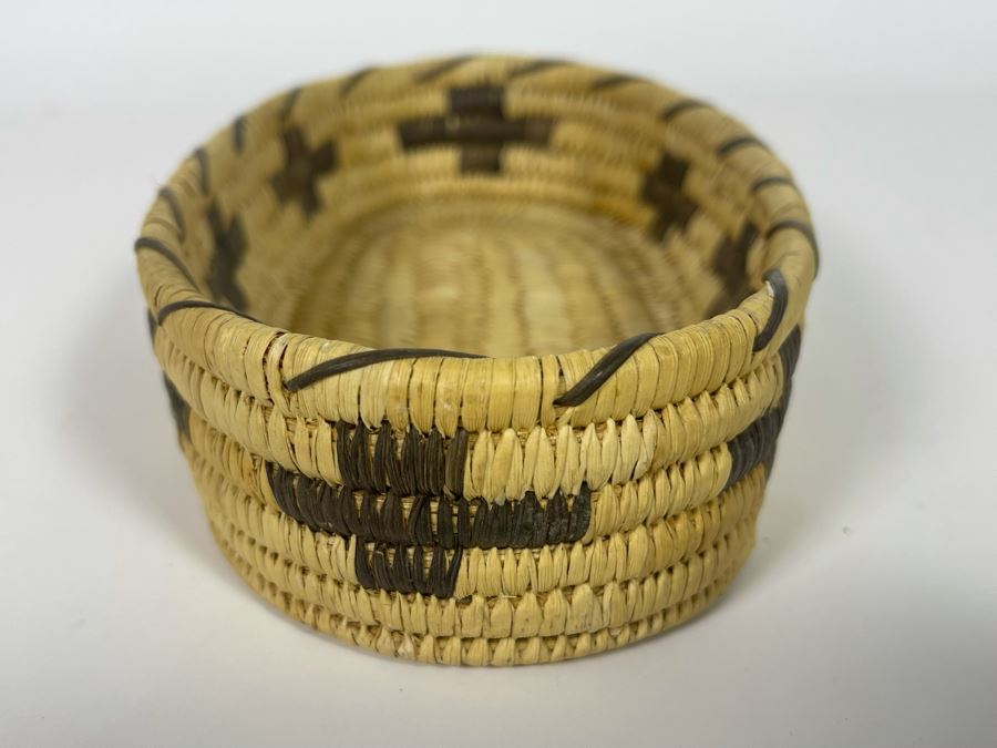 Vintage Native American Indian Papago Woven Basket 8W X 4.5D [Photo 6]
