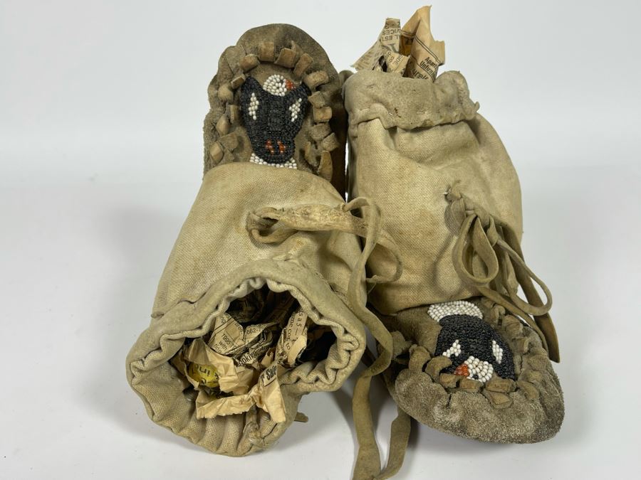 Vintage Child's Mukluks Moccasins With Beaded Bald Eagle Design 7L [Photo 7]