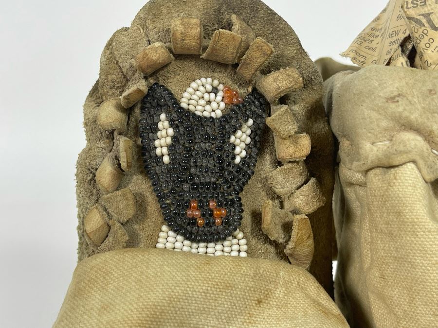 Vintage Child's Mukluks Moccasins With Beaded Bald Eagle Design 7L [Photo 3]