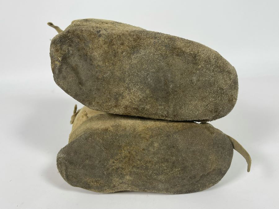 Vintage Child's Mukluks Moccasins With Beaded Bald Eagle Design 7L [Photo 9]