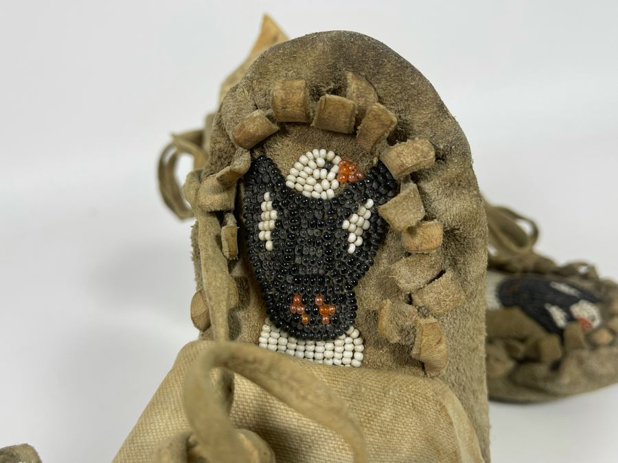 Vintage Child's Mukluks Moccasins With Beaded Bald Eagle Design 7L [Photo 4]