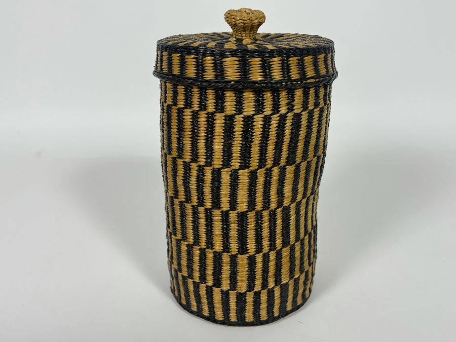 Vintage Native American Indian Northwest Coast Woven Basket With Lid 4W X 7H [Photo 3]