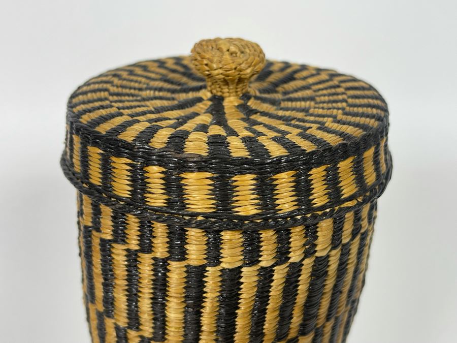 Vintage Native American Indian Northwest Coast Woven Basket With Lid 4W X 7H [Photo 5]