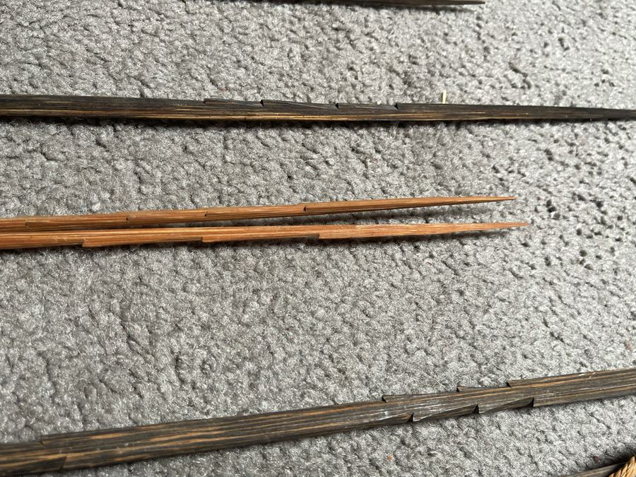 Vintage Native American Indian Bow And Various Hunting Arrows [Photo 13]