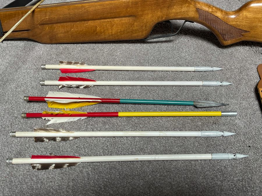 Vintage Wood And Metal Crossbow With Arrows [Photo 7]