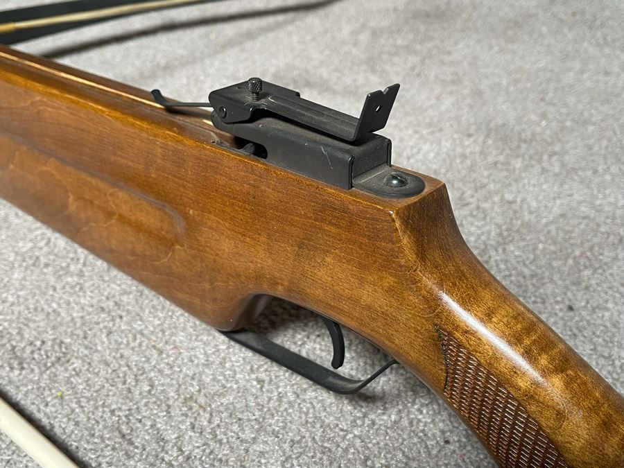 Vintage Wood And Metal Crossbow With Arrows [Photo 9]