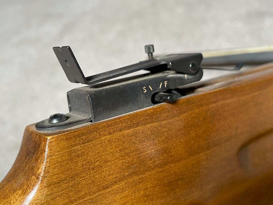 Vintage Wood And Metal Crossbow With Arrows [Photo 11]