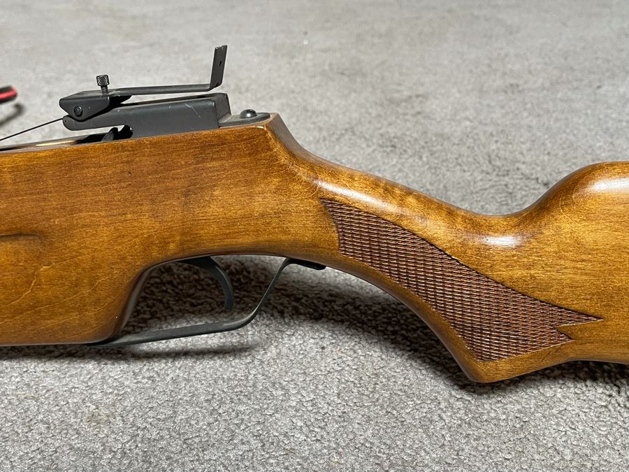 Vintage Wood And Metal Crossbow With Arrows [Photo 8]