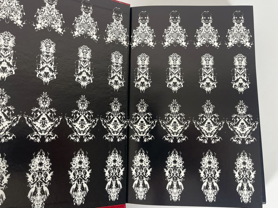 Signed Limited Edition Hardcover Book With Slipcover Cabal By Clive Barker [Photo 4]