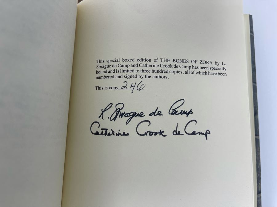 Signed Limited First Edition Hardcover Book With Slipcover The Bones Of Zora Signed By L. Sprague De Camp And Catherine Crook De Camp [Photo 7]