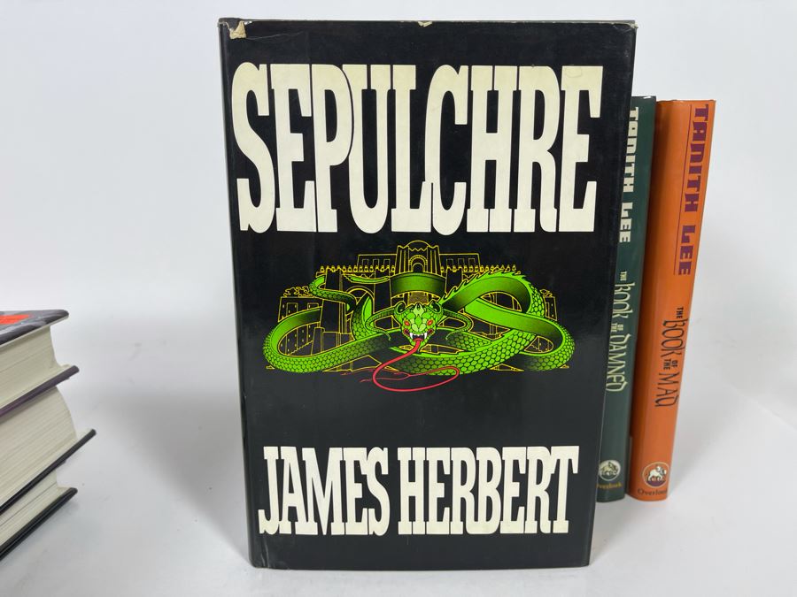Eight First Edition Hardcover Science Fiction Fantasy Books [Photo 8]