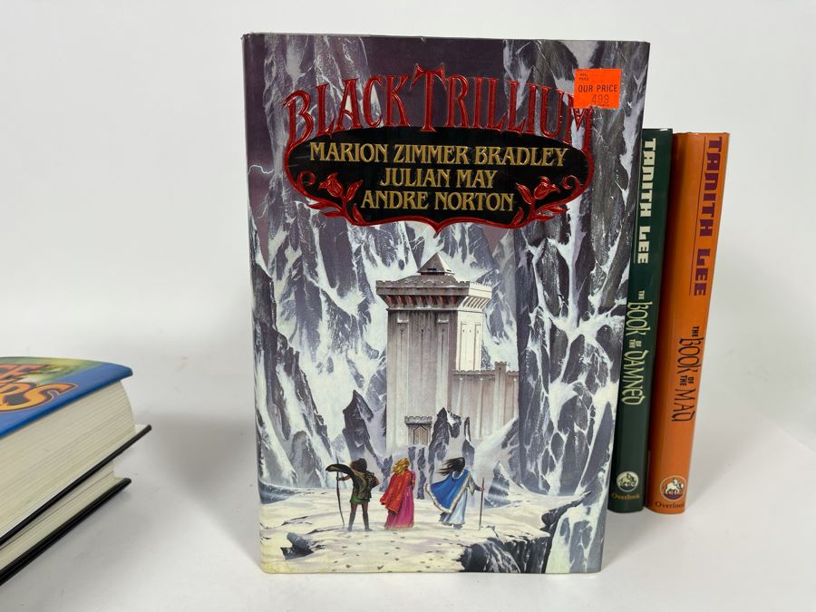 Eight First Edition Hardcover Science Fiction Fantasy Books [Photo 6]