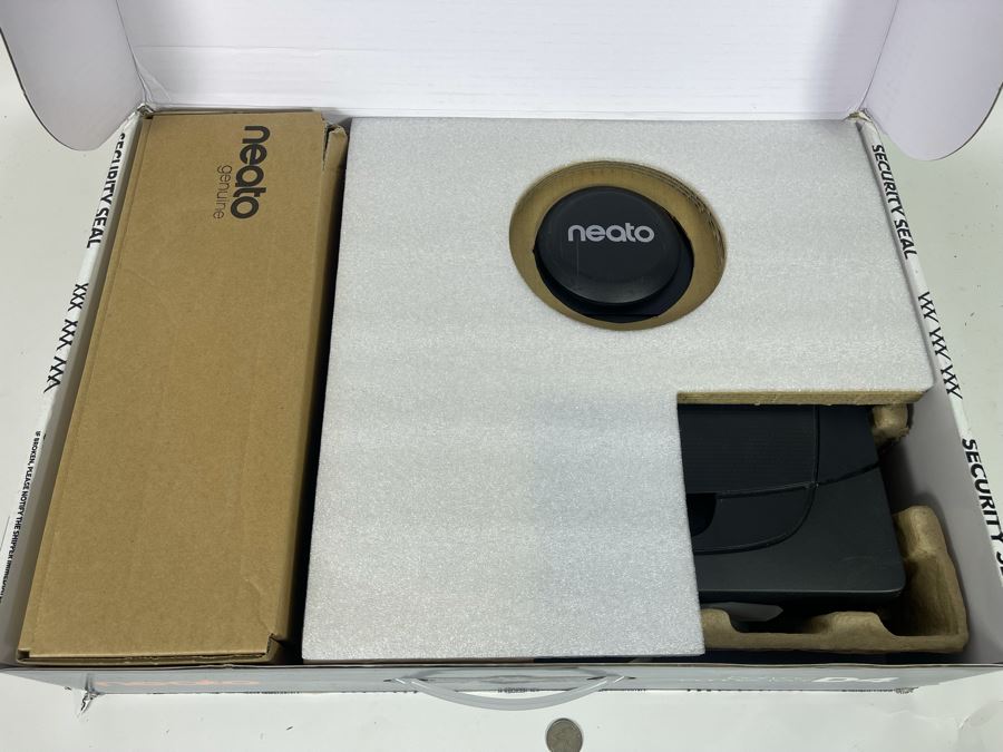 Neato Bot Vacuum Model D4 [Photo 2]
