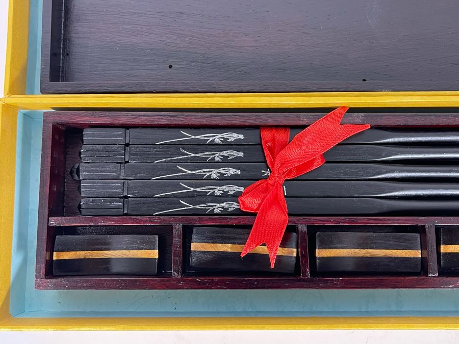 Wooden Chopsticks And Abacus [Photo 4]