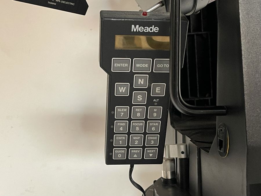 Meade LX200 EMC Telescope With Smart Drive, Remote Control & Tripod (See Photos For Dent In Side Of Metal) [Photo 7]