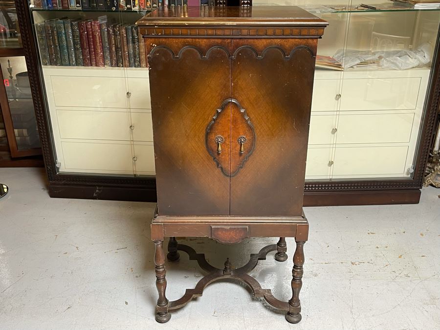 Vintage Thomas Edison Model R1 Cabinet (No Phonograph) 22W X 18D X 46H [Photo 2]