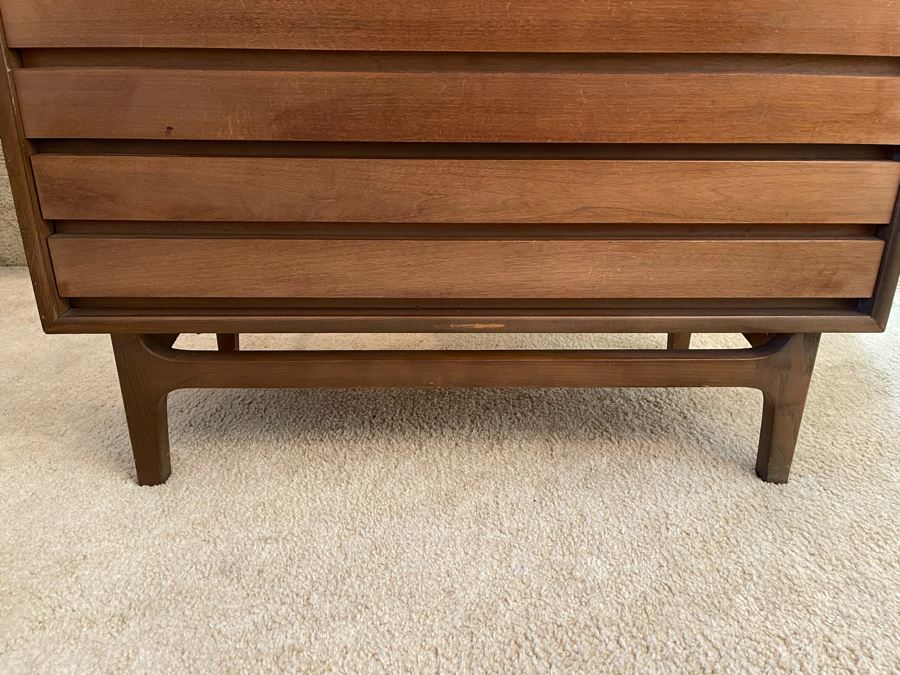 Stanley Furniture Mid-Century Modern Chest Of Drawers Dresser With 5 Drawers 38W X 18D X 43.5H [Photo 3]