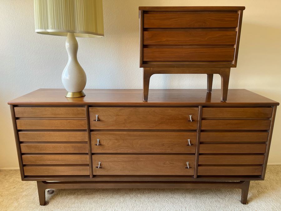 Mid-Century Modern Stanley Furniture Bedroom Set Includes: Dresser 68W X 18D X 31H, Nightstand 24W X 15D X 22.5H And Mid-Century Modern Table Lamp 34.5H [Photo 5]