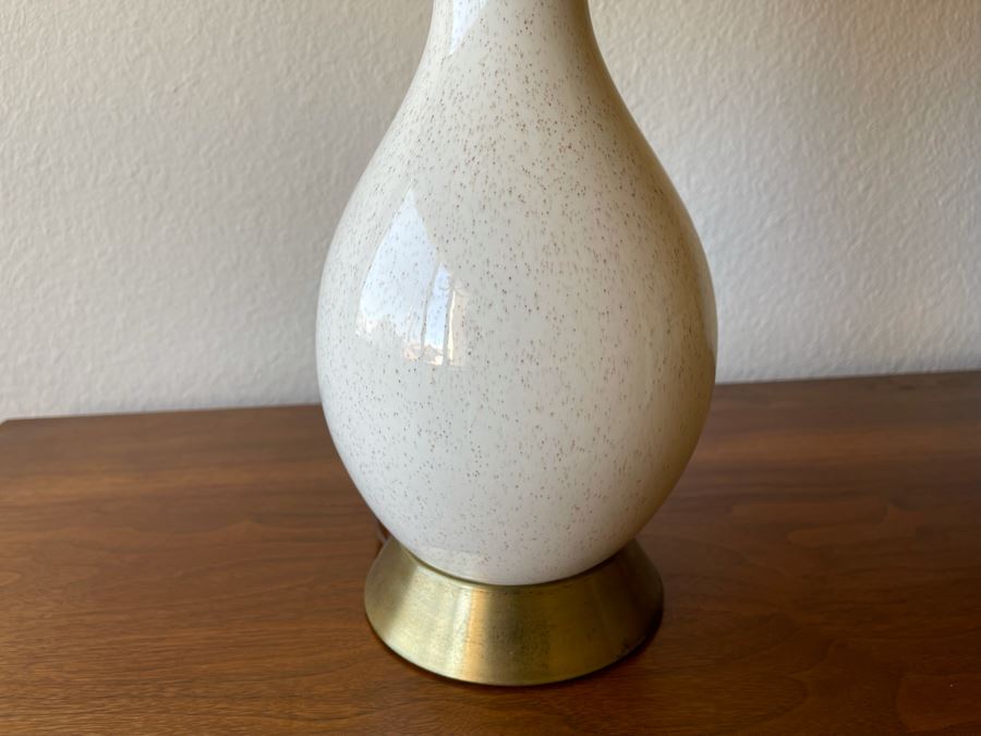 Mid-Century Modern Stanley Furniture Bedroom Set Includes: Dresser 68W X 18D X 31H, Nightstand 24W X 15D X 22.5H And Mid-Century Modern Table Lamp 34.5H [Photo 12]