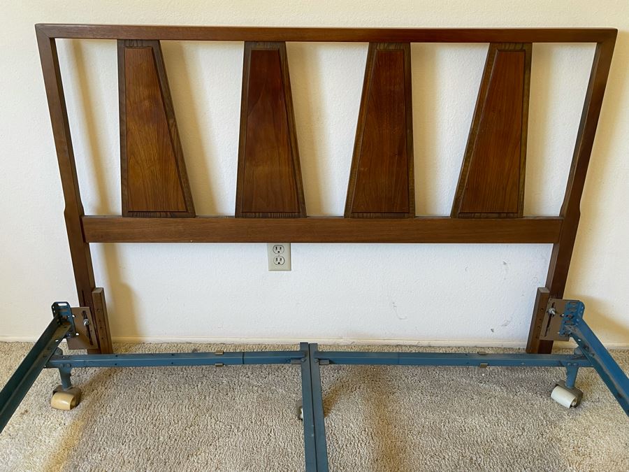 Mid-Century Modern Stanley Furniture Bedroom Set Includes: Dresser 68W X 18D X 31H, Nightstand 24W X 15D X 22.5H And Mid-Century Modern Table Lamp 34.5H [Photo 21]