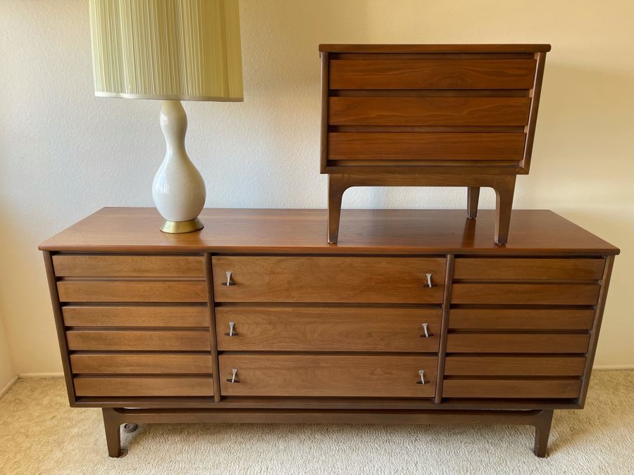 Mid-Century Modern Stanley Furniture Bedroom Set Includes: Dresser 68W X 18D X 31H, Nightstand 24W X 15D X 22.5H And Mid-Century Modern Table Lamp 34.5H [Photo 4]