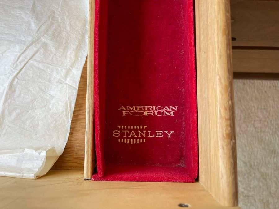 Mid-Century Modern Stanley Furniture Bedroom Set Includes: Dresser 68W X 18D X 31H, Nightstand 24W X 15D X 22.5H And Mid-Century Modern Table Lamp 34.5H [Photo 8]