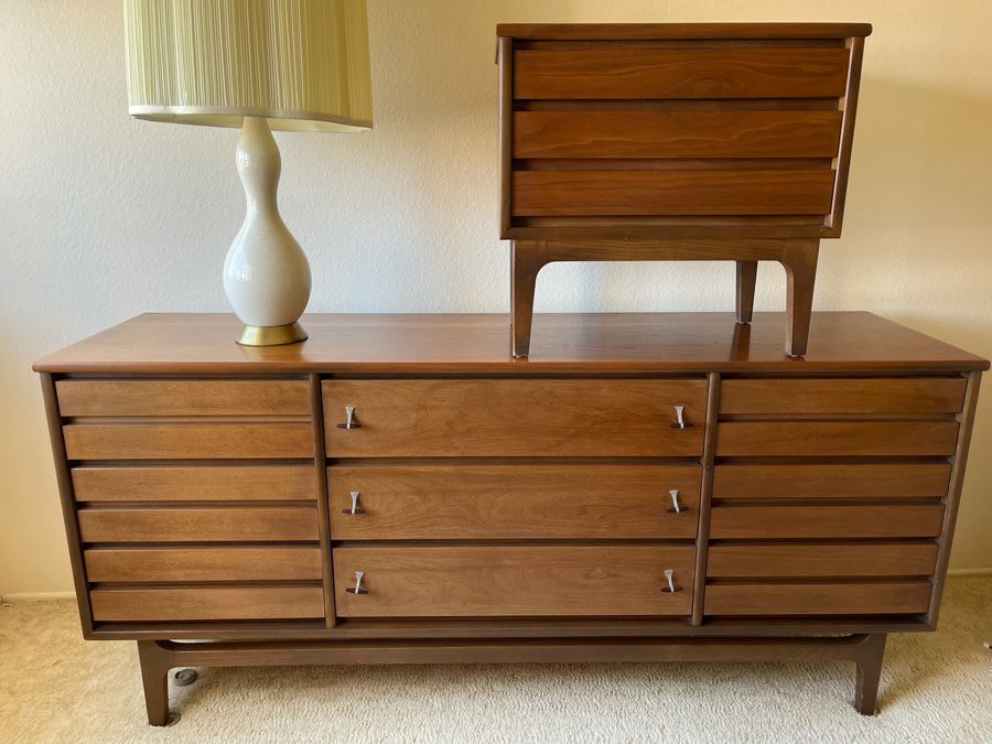 Mid-Century Modern Stanley Furniture Bedroom Set Includes: Dresser 68W X 18D X 31H, Nightstand 24W X 15D X 22.5H And Mid-Century Modern Table Lamp 34.5H [Photo 3]