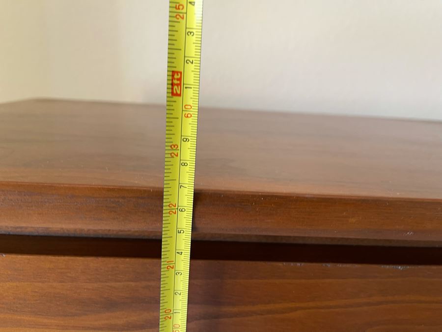 Mid-Century Modern Stanley Furniture Bedroom Set Includes: Dresser 68W X 18D X 31H, Nightstand 24W X 15D X 22.5H And Mid-Century Modern Table Lamp 34.5H [Photo 19]