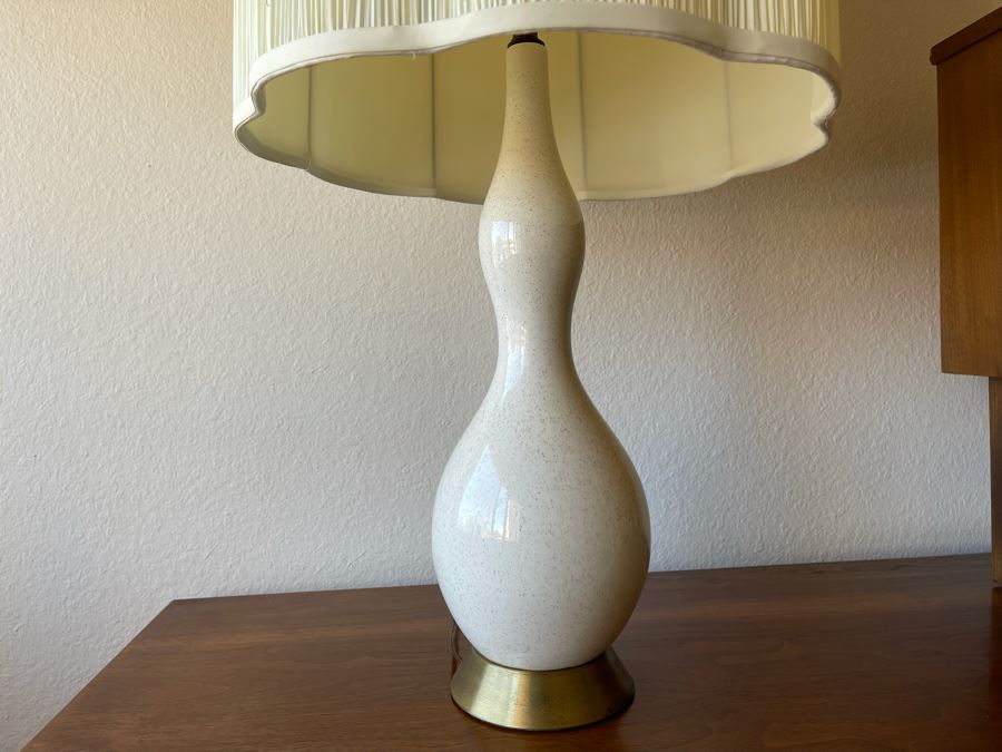 Mid-Century Modern Stanley Furniture Bedroom Set Includes: Dresser 68W X 18D X 31H, Nightstand 24W X 15D X 22.5H And Mid-Century Modern Table Lamp 34.5H [Photo 11]