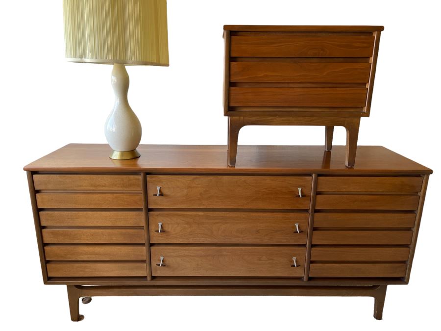 Mid-Century Modern Stanley Furniture Bedroom Set Includes: Dresser 68W X 18D X 31H, Nightstand 24W X 15D X 22.5H And Mid-Century Modern Table Lamp 34.5H [Photo 23]