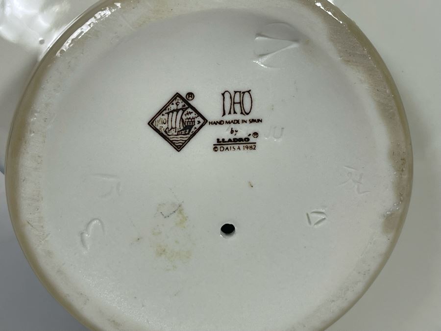 Pair Of Nao By Lladro Figurines With Original Boxes  No. 359 & 360 Mexican Girl With Poncho & Straw Hat & Mexican Girl With Jug Vase 11H  [Photo 7]