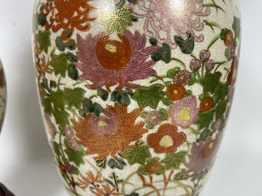 Handmade Signed Kutani Vase 15H And Ginger Jar With Lid 13H And Wooden Stands [Photo 7]