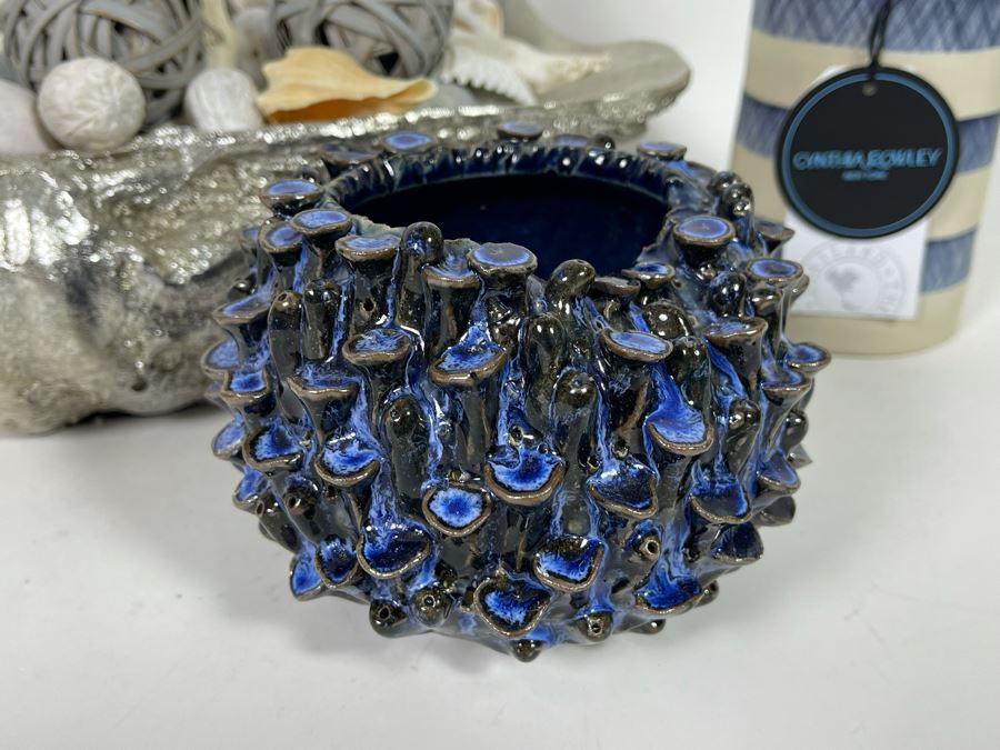 Large Centerpiece Faux Shell With Nautical Decorations, Pair Of Vases And Glass Paperweight [Photo 4]