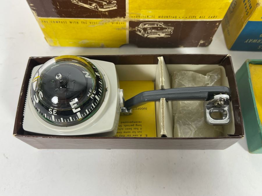 Pair Of Vintage Automobile Compasses With Original Boxes Airguide Nomad No 79 Deluxe And Taylor Navigator Compass No 2957 [Photo 5]