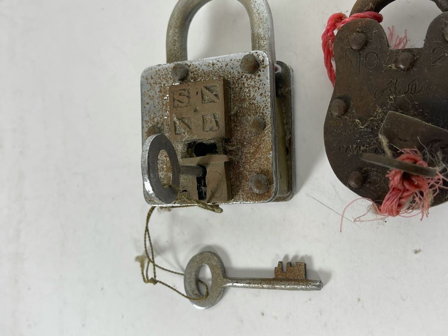 Pair Of Vintage Locks With Keys [Photo 4]