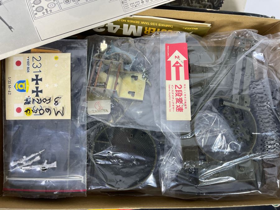 (3) New Old Stock M-42 Twin 40 Duster Tank Models [Photo 9]