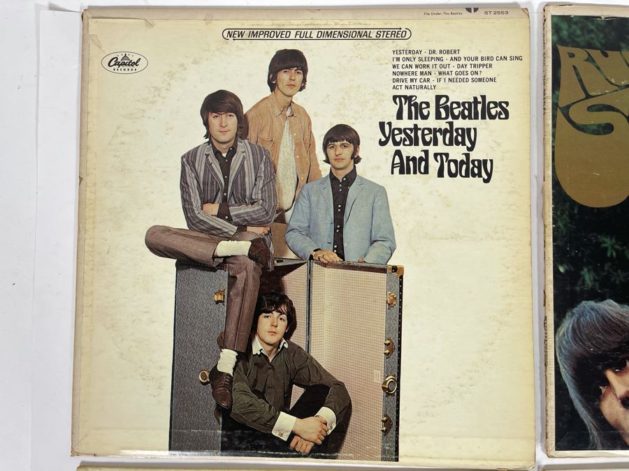 (4) The Beatles Vinyl Records [Photo 4]