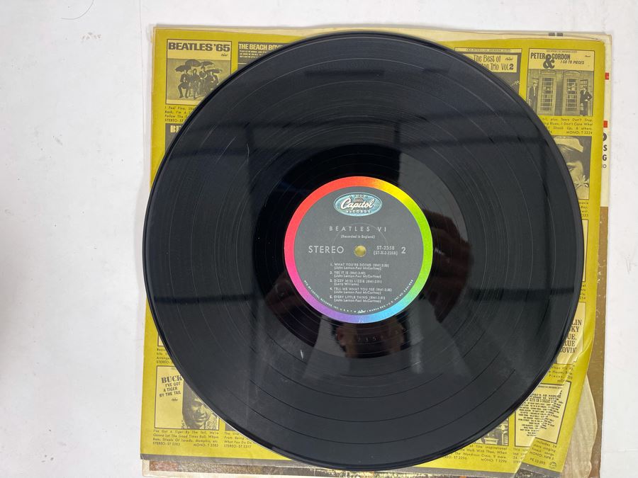 (4) The Beatles Vinyl Records [Photo 17]
