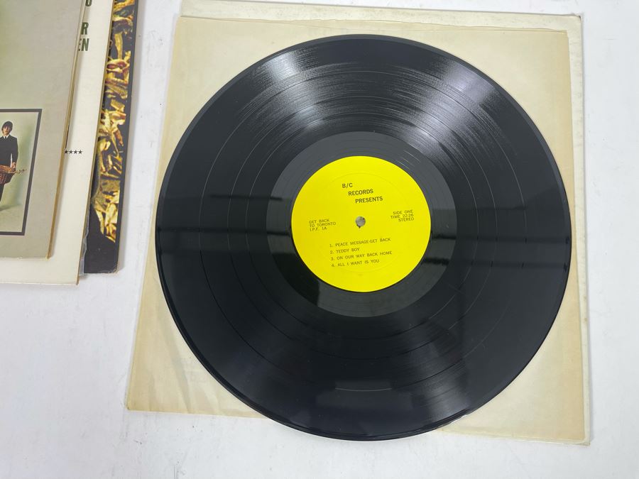 (4) The Beatles Vinyl Records [Photo 17]