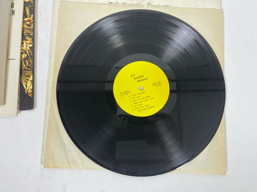 (4) The Beatles Vinyl Records [Photo 18]