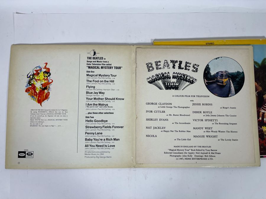 The Beatles Magical Mystery Tour SMAL-2835 And Sgt. Pepper’s Lonely Hearts Club Band SMAS-2653 Vinyl Records [Photo 4]
