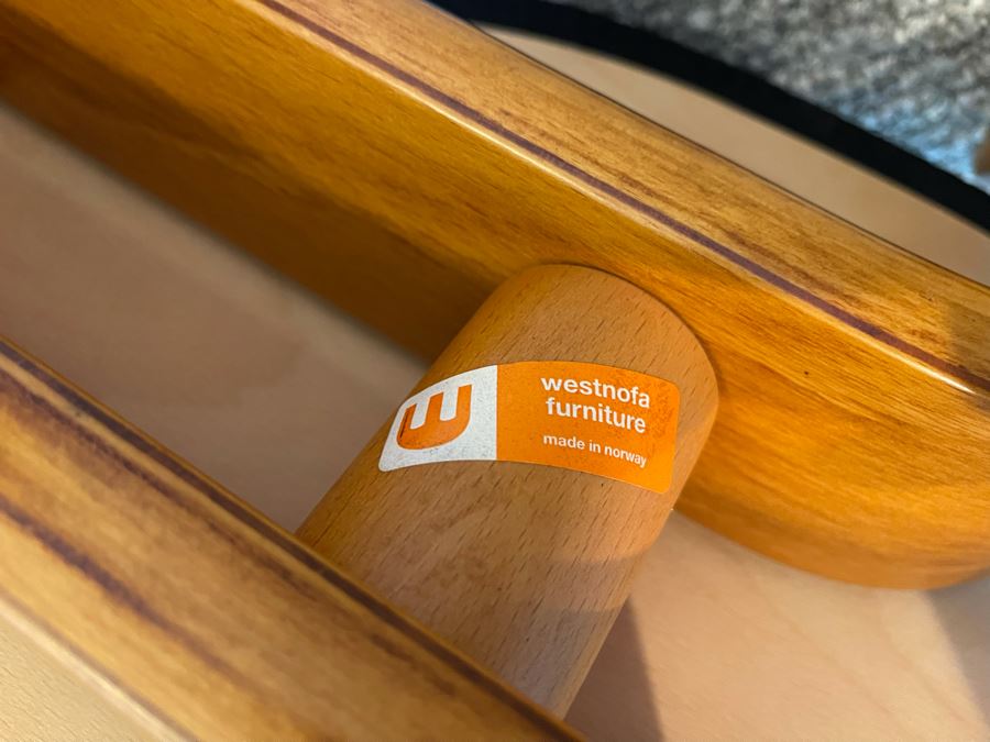 Set Of Four Norwegian TOTEM Dining Chairs By Torstein Nilsen For Westnofa Furniture And Teak Pedestal Dining Table By Sun Cabinet Co 41.5R X 28H [Photo 18]