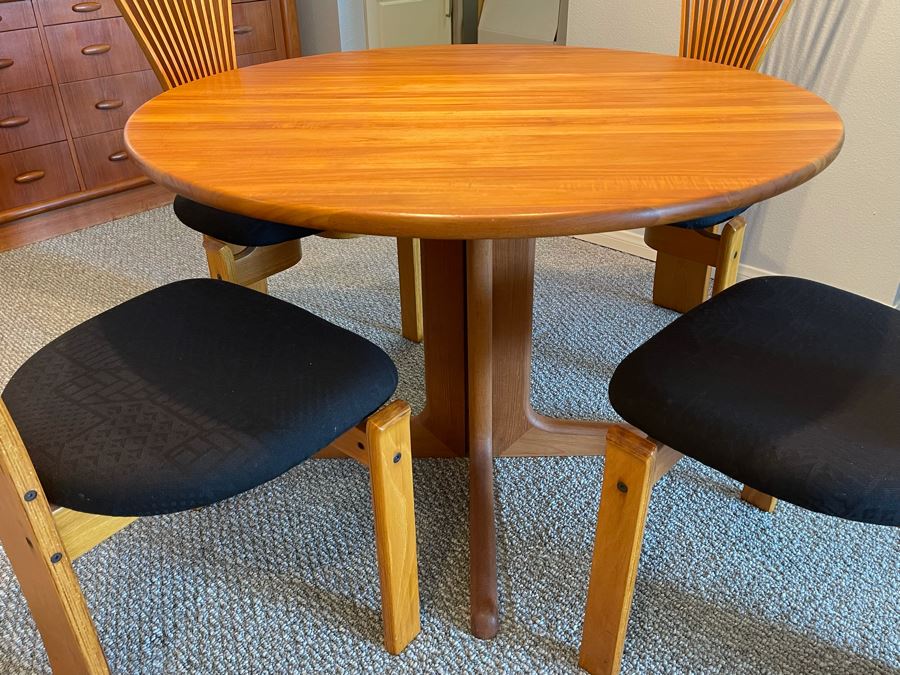 Set Of Four Norwegian TOTEM Dining Chairs By Torstein Nilsen For Westnofa Furniture And Teak Pedestal Dining Table By Sun Cabinet Co 41.5R X 28H [Photo 10]