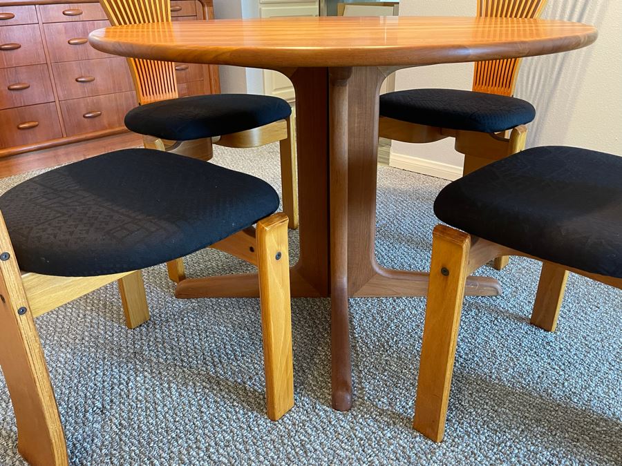 Set Of Four Norwegian TOTEM Dining Chairs By Torstein Nilsen For Westnofa Furniture And Teak Pedestal Dining Table By Sun Cabinet Co 41.5R X 28H [Photo 8]