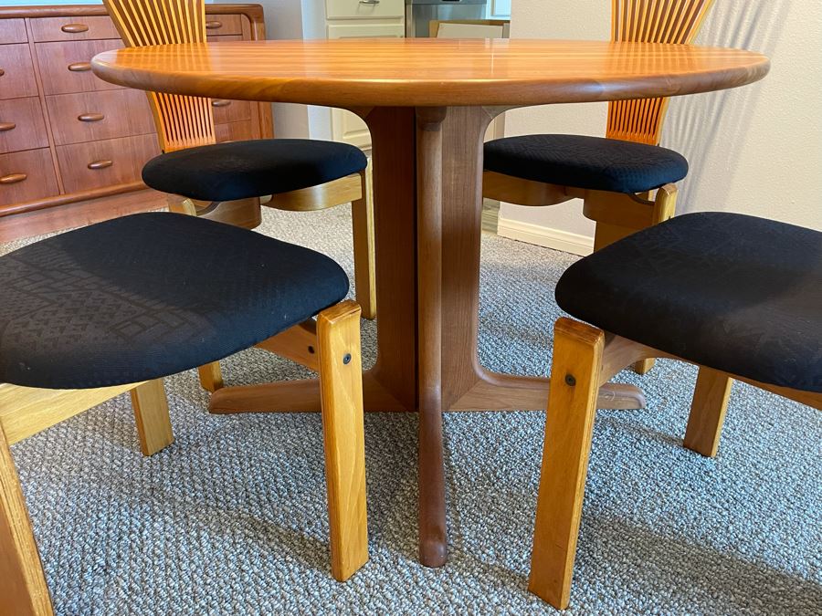 Set Of Four Norwegian TOTEM Dining Chairs By Torstein Nilsen For Westnofa Furniture And Teak Pedestal Dining Table By Sun Cabinet Co 41.5R X 28H [Photo 9]