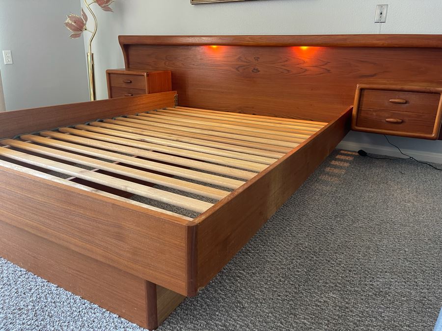 Veneered Teak Platform Bed With Floating Nightstands - See Photos For Cosmetic Damage [Photo 7]